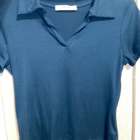 Blue top - Picture 1 of 2